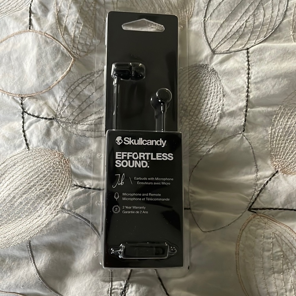 COPY - Skullcandy effortless sound earbud in black new in original packaging
